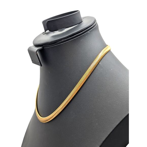 Vintage Gold Tone Fluid .25" Wide Herringbone Flat Snake Chain 17.5" Necklace - Picture 2 of 5